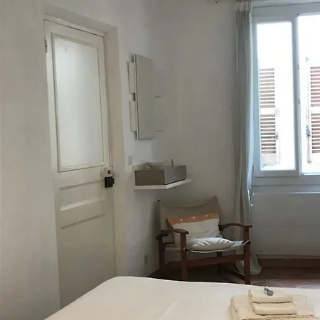 Vieil Superbe / Habitant Habitación en casa particular *