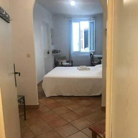 Vieil Superbe / Habitant Habitación en casa particular Antibes